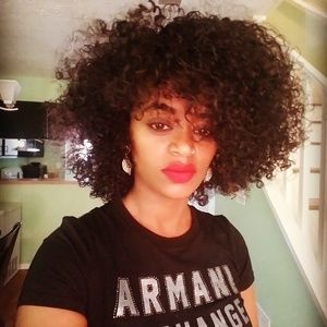 Meet your Posher, Ayida